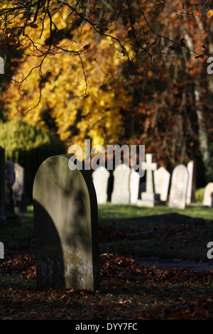 Les pierres tombales dans le cimetière Mount à Guildford, Surrey, Angleterre Banque D'Images