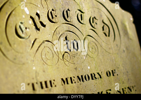 Pierre tombale dans le cimetière Mount à Guildford, Surrey Banque D'Images