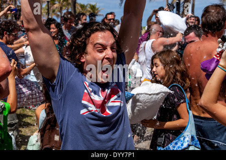 Pillow Fight de masse, South Beach, Miami, Floride, USA Banque D'Images