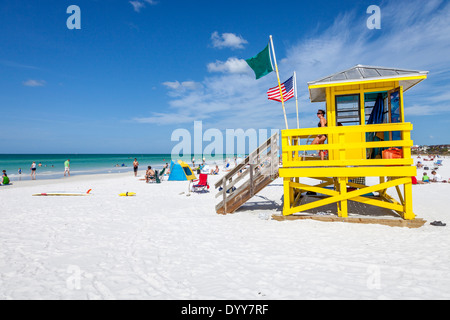 Lifeguard Tower et femelle Lifeguard, Siesta Key, Sarasota, Floride, USA Banque D'Images