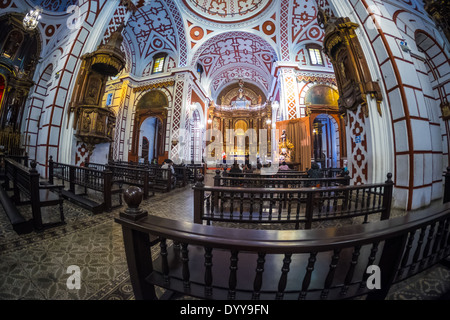 LIMA, PÉROU - CIRCA AVRIL 2014 : vue de l'intérieur du monastère de San Francisco dans le centre historique de Lima au Pérou Banque D'Images