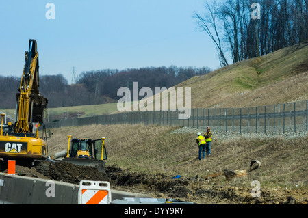 La construction de routes et de l'équipement sur l'Interstate Highway 70. Washington, Pennsylvanie Banque D'Images