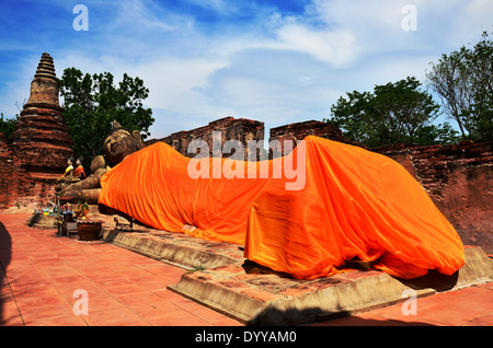 Bouddha couché de Ayutthaya Temple Phutthaisawan , Thaïlande Banque D'Images