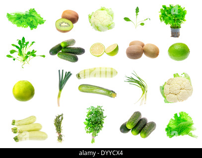 Ensemble de légumes verts frais isolé sur fond blanc Banque D'Images