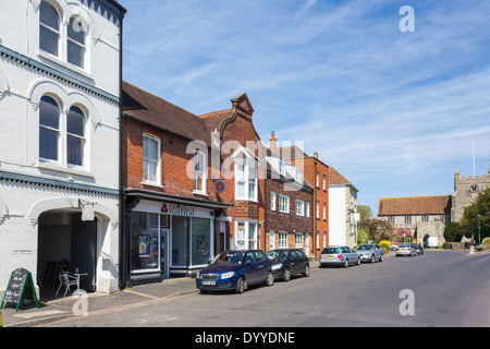 Rue principale dans joli village de Wye Kent Banque D'Images