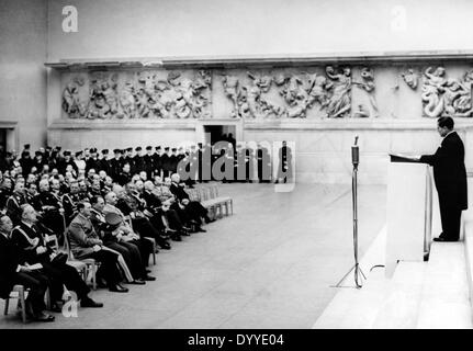 Adolf Hitler assiste à l'ouverture de l'exposition 'vieux' de l'art japonais, 1939 Banque D'Images