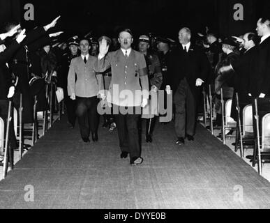 Adolf Hitler à l'ouverture de l'exposition d'automobiles, 1937 Banque D'Images