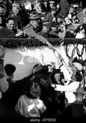 Adolf Hitler assiste à un match de hockey sur glace à Garmisch, 1936 Banque D'Images