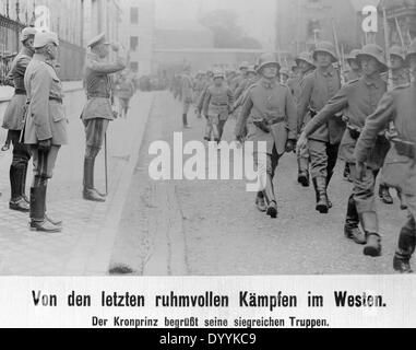 Le Prince Guillaume de Prusse se félicite de retour des troupes, 1918 Banque D'Images