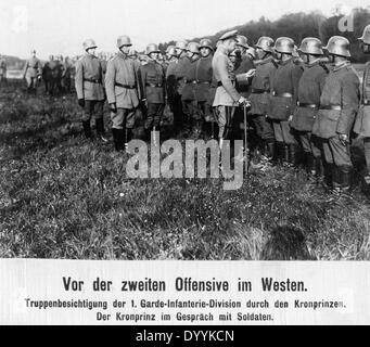 Le Prince Wilhelm visite le premier garde Infantery Division, 1918 Banque D'Images