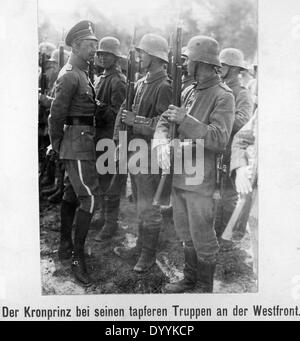 Le Prince Guillaume de Prusse visite les troupes allemandes sur le front de l'Ouest, 1917 Banque D'Images