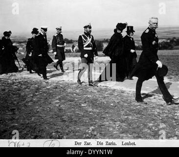 Le Tsar Nicolas II et son épouse assistent à une manoeuvre française, 1902 Banque D'Images