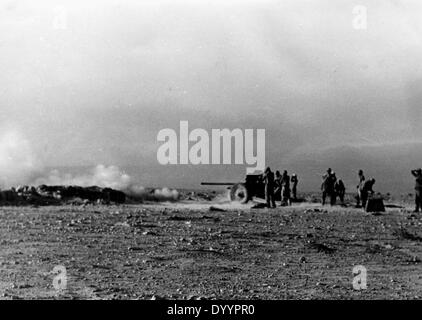 Flak allemande pendant la bataille d'El Alamein, 1942 Banque D'Images