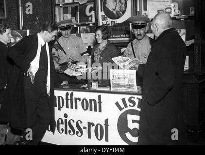 Vente de matériel de propagande nationale allemande, 1933 Banque D'Images