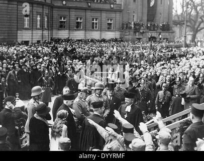 Paul von Hindenburg sur son chemin dans l'église Saint Nicolas, 1933 Banque D'Images