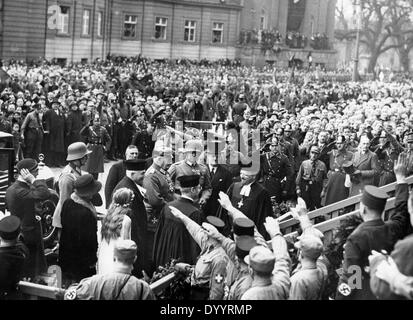 Paul von Hindenburg sur son chemin dans l'église Saint Nicolas, 1933 Banque D'Images