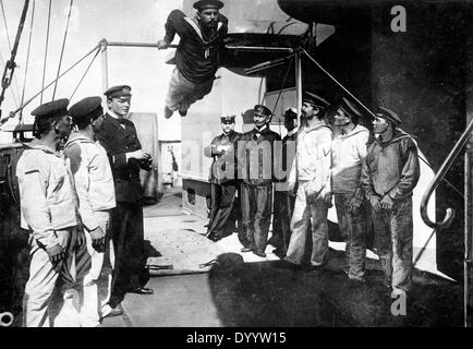 Leçon de gymnastique sur un navire de guerre allemand, 1916 Banque D'Images