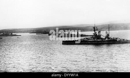 Les navires de la flotte allemande dans le port anglais de Scapa Flow Banque D'Images