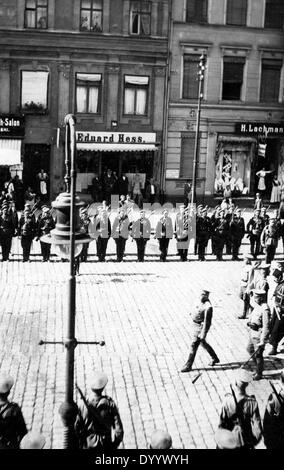 Défilé des troupes russes à Insterburg, 1914 Banque D'Images