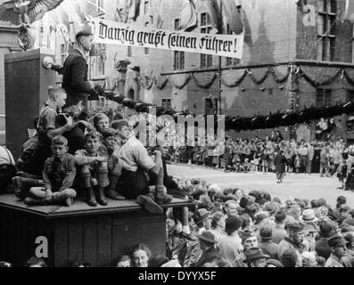 Les gens de Dantzig pendant un discours d'Adolf Hitler, 1939 Banque D'Images