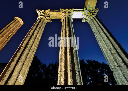 Le Portugal, l'Alentejo : Nocturnal détail de temple romain d'Évora Banque D'Images