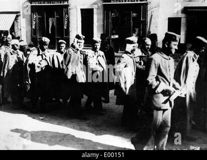 Les soldats allemands blessés sur leur chemin dans la captivité de guerre français Banque D'Images