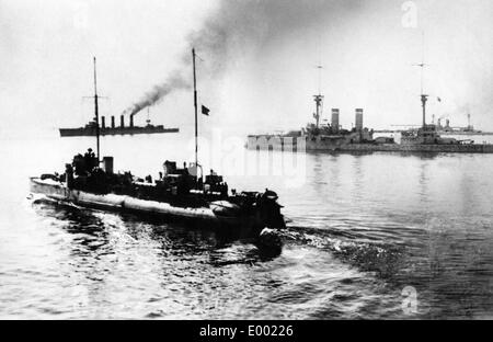 Profond turc-mer la flotte sur une croisière, 1914 Banque D'Images