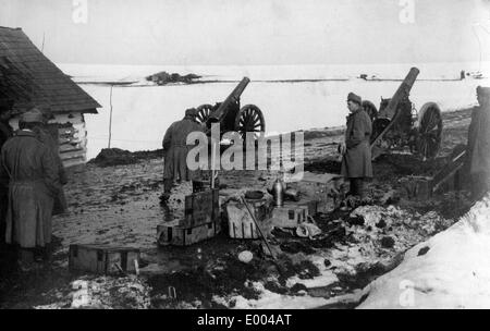 Obusiers austro-hongrois dans une position d'artillerie, 1915 Banque D'Images