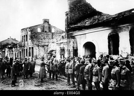 L'Empereur Charles I au cours d'une visite au Moyen-Orient la Galice, 1917 Banque D'Images