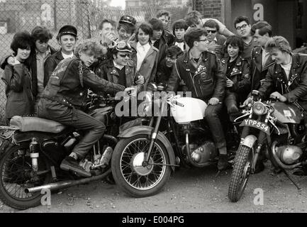 Moto Club Les Scorpions dans la banlieue de Londres, 1964 Banque D'Images