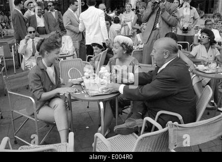 Romy et Magda Schneider à Venise, 1957 Banque D'Images