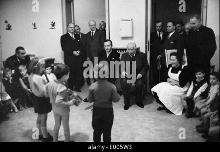 Le Président Theodor Heuss durant sa visite d'État à Rome, 1957 Banque D'Images