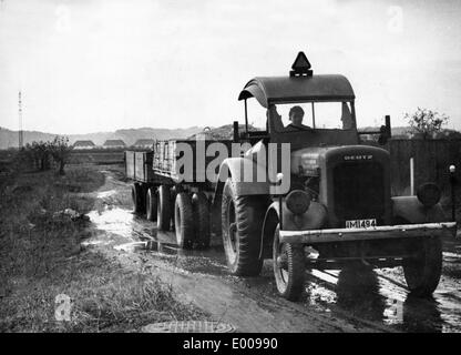 Reportage sur une femme conducteur de tracteur, 1939 Banque D'Images