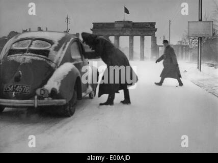 Le contrôle des frontières à Berlin, 1955 Banque D'Images