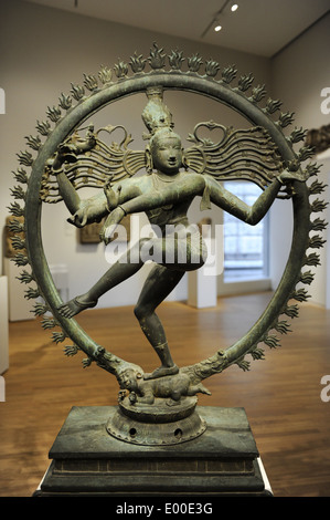 Shiva Nataraja. 12e siècle. Bronze, style de Chola. Tamil Nadu, Inde. Rijksmuseum. Amsterdam. La Hollande. Banque D'Images