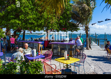 À l'Bridgetender bar Waterfront Inn près de Bridge Street Pier, Bradenton Beach, Anna Maria Island, la Côte du Golfe, Florida, USA Banque D'Images