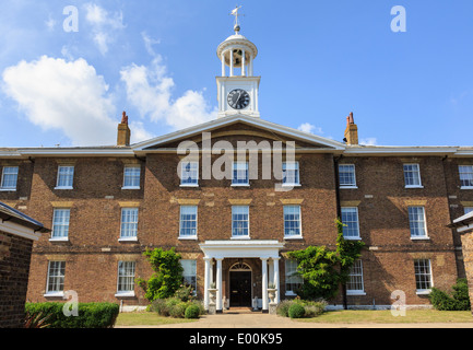 Ancienne école de musique des Royal Marines convertis en appartements privés après avoir été bombardée par l'IRA. Kent Walmer Deal England UK Banque D'Images