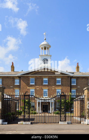 Ancienne école de musique des Royal Marines convertis en appartements privés après avoir été bombardée par l'IRA. Kent Walmer Deal England UK Banque D'Images