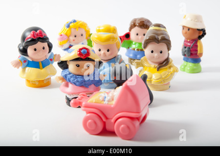 Le Fisher Price Little People marque de jouets avec la Princesse Disney Blanche Neige, Cendrillon et Belle beauté et la Bête Banque D'Images