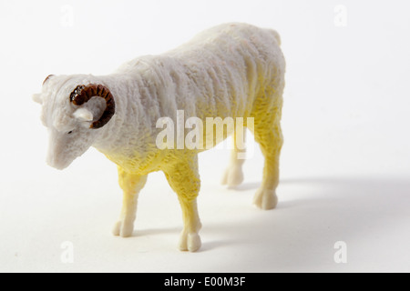 Les jouets en plastique et les chiffres d'un jouer ensemble, les dinosaures, les animaux de ferme et les animaux de zoo Banque D'Images