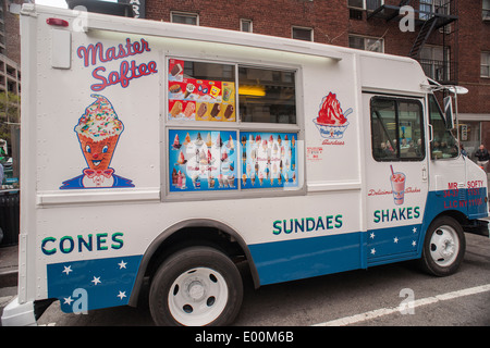 Un Maître Softee soft ice cream truck, un faux Monsieur Softee, Banque D'Images