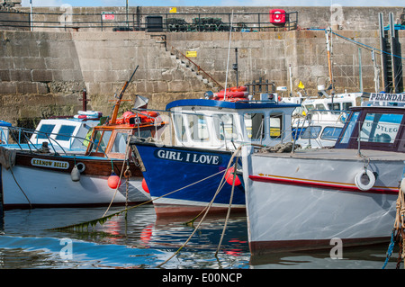 Les bateaux de pêche amarrés dans le port de Newquay Cornwall en Angleterre Banque D'Images