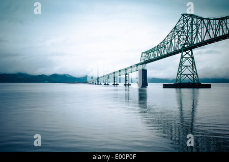 US Highway 101 traverse la rivière Columbia entre l'Oregon et Washington sur l'Astoria-Pont Megler Banque D'Images