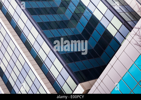 Image abstraite d'un gratte-ciel tour appartement à Vancouver, C.-B. Canada Banque D'Images