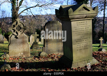 Les pierres tombales dans le cimetière Mount à Guildford, Surrey, Angleterre Banque D'Images