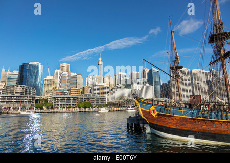 Sydney Australie, Darling Harbour, port, rivière Parramatta, horizon de la ville, HMB Endeavour, réplique, Captain Cook's, Musée maritime national, AU140308289 Banque D'Images