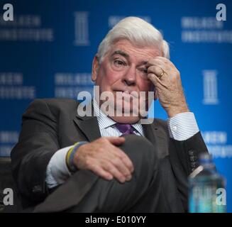 Los Angeles, Californie, USA. Apr 28, 2014. Christopher Dodd, Président-directeur général, la Motion Picture Association of America, l'ancien sénateur américain, à un panel lors de la Conférence mondiale sur le Milken Institute Lundi, 28 avril 2014 à Beverly Hills, Californie. Ringo : crédit Chiu/ZUMAPRESS.com/Alamy Live News Banque D'Images