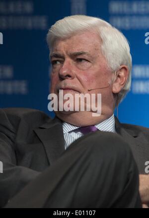 Los Angeles, Californie, USA. Apr 28, 2014. Christopher Dodd, Président-directeur général, la Motion Picture Association of America, l'ancien sénateur américain, à un panel lors de la Conférence mondiale sur le Milken Institute Lundi, 28 avril 2014 à Beverly Hills, Californie. Ringo : crédit Chiu/ZUMAPRESS.com/Alamy Live News Banque D'Images