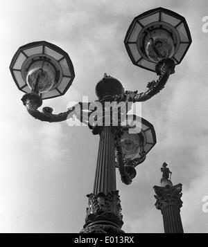 La colonne Nelson à Trafalgar Square à Londres, 1964 Banque D'Images