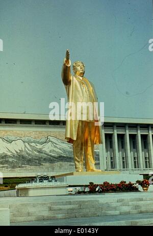 Statue de la feuille d'or de Kim il-sung à Pyongyang, Corée du Nord, 1972 Banque D'Images